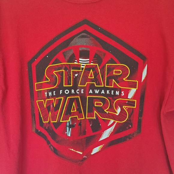 Star Wars The Force Awakens  Red Size Large 100% Cotton - Picture 1 of 6